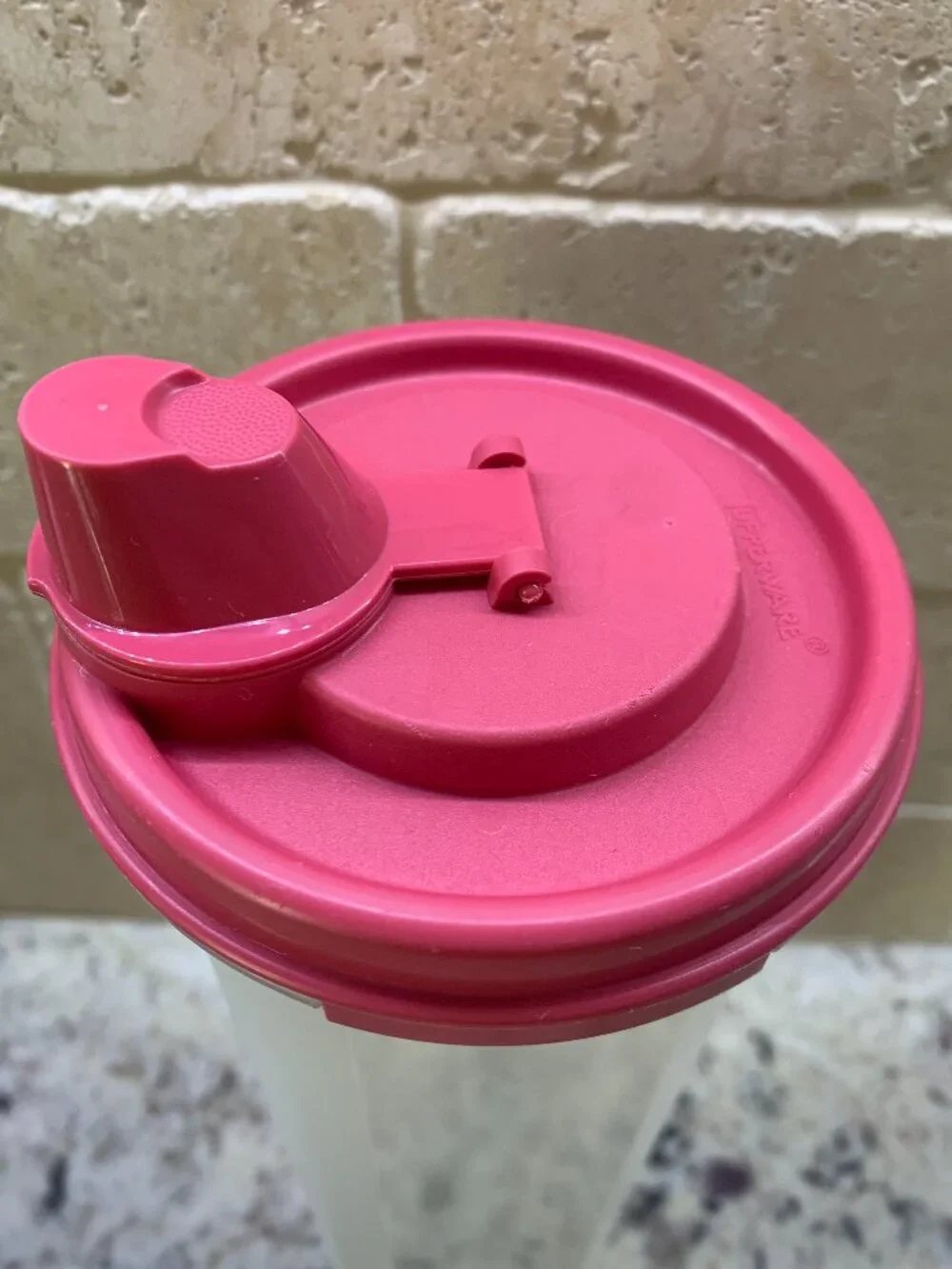 Tupperware Container 30oz. 1643-12